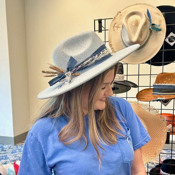 Meet your Posher, Julia - Picture 2 of 3